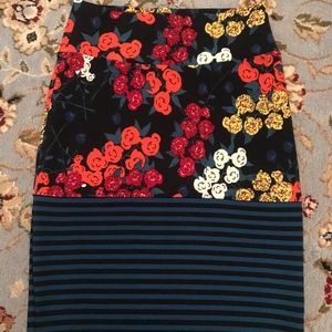 LulaRoe Cassie, size Small